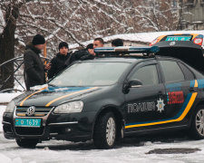 В Киеве произошло дерзкое объявление средь бела дня: авто, бизнесмен и сумка с 40 тысячами