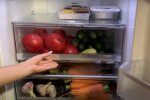 "Продукти в холодильнику. Фото: скрін youtube"