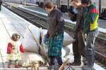 Львівський вокзал заполонили роми, фото: Вголос