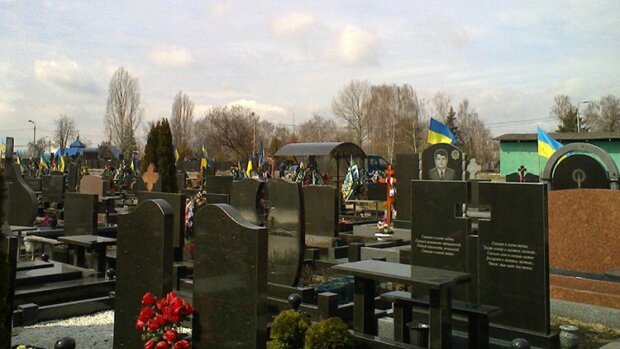 Одесит спіймав "сатаніста" на кладовищі, кадри паркуру між хрестів приголомшили Україну: "Меса на об**цяній могилі"