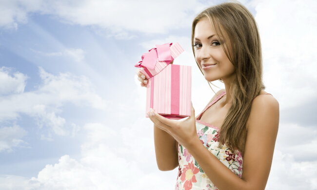 Подарок девушке на 8 марта
