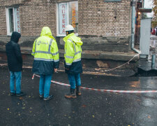 "Общага идет на дно": в Днепре студентов выгнали из просевшего здания в одних тапочках, дикие кадры