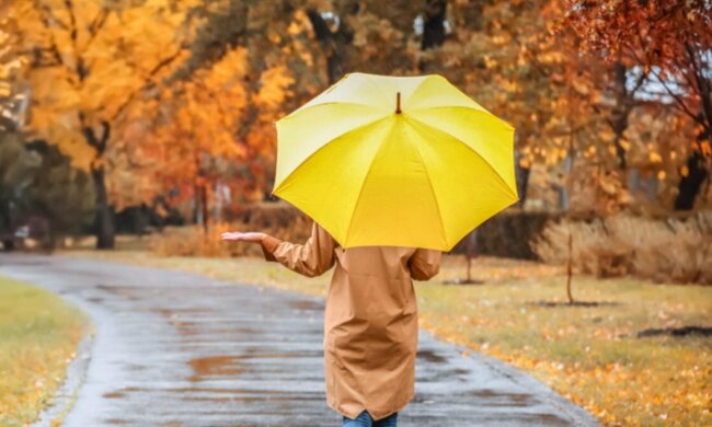 Погода на завтра: "избранные" украинцы встретятся лицом к лицу с настоящей осенью