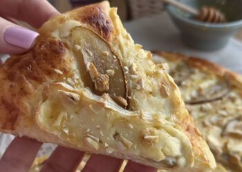Сырная пицца с грушей и бри: фото скрин рецепта