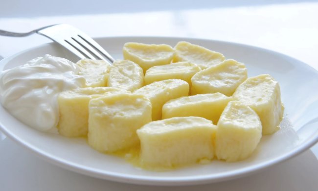 Ліниві вареники зі сметаною за 15 хвилин