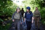 Володимир Зеленський з журналістами, фото: CBS News
