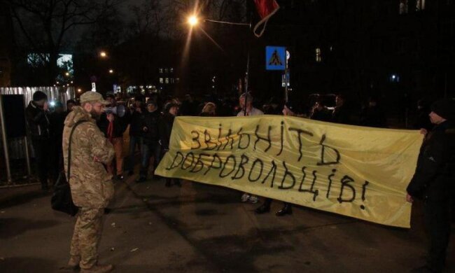 За вами придут! Крик души АТОшника поразил украинцев