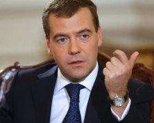 Знову за своє: Медведєв наплював на Путіна