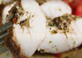 Запеченная курица, скриншот из видео