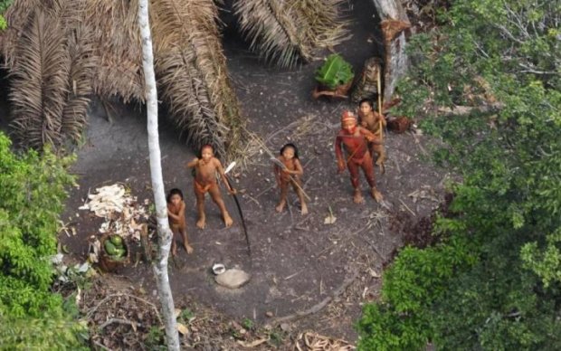 В лесах Амазонки нашли племя, которое никогда не видело цивилизацию: видео