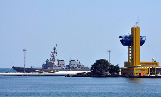 Український фрегат та американський есмінець прибули на Sea Breeze (фото)
