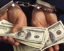 Сотрудник СБУ отказался от 20 тысяч долларов