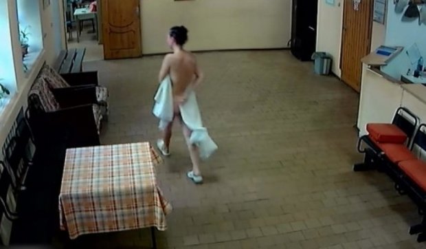 Ограбление в бане: голая клиентка погналась за воровкой