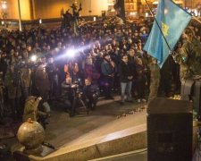 "Блокадники" громлять відділення банку на Хрещатику