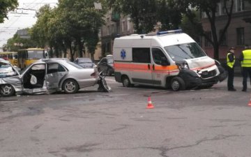 У лоб "швидкій": Харків сколихнула чергова смертельна ДТП
