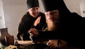 Російський чернець побив колегу качаном капусти