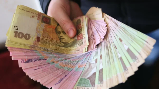 Виплати до 71 000 грн на родину: на картку дадуть 16 000 або 12 000