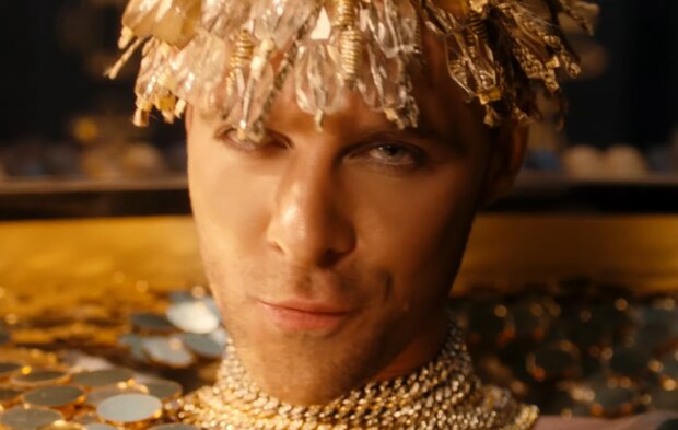 Макс Барських, кадр із кліпу на пісню "Rich"