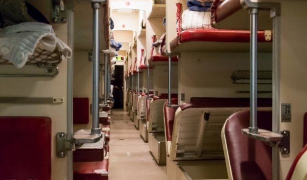 Из-за отсутствия аптечки в поезде "Укрзалізниці" умер пассажир (фото)