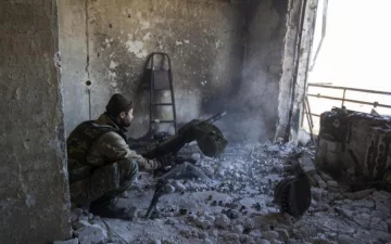 Лізли, як таргани: епічну оборону донецького аеропорту показали в одному відео
