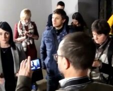 У Запоріжжі батьки "сплять" у черзі за довідкою, щоб віддати дитину в садок