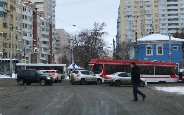 Умоляем, не будьте такими: тупость киевских водителей показали за 18 секунд