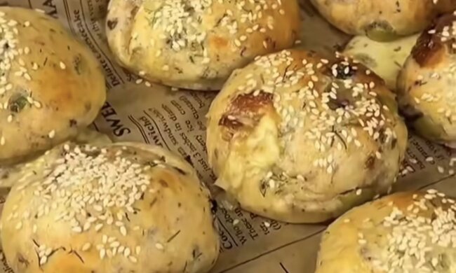 Сырные булочки с оливками, вялеными помидорами и зеленью: фото скрин рецепта