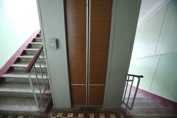 В Запорожье лифт с ребенком сорвался на ходу: подробности  трагедии