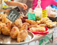 Вбивчі смаколики: які продукти категорично заборонено їсти у спеку