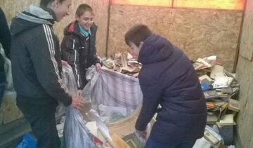 Варвари "ЛНР" відправляють Тараса Шевченка на смітник (фото)