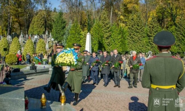 Львовяне отметили 97-ю годовщину провозглашения ЗУНР (фото)