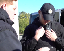 Поліція, перевірка документів. Фото: скрін youtube