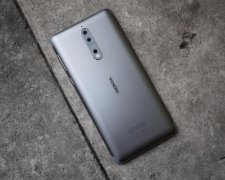 Странная деталь смартфона вызвала недоумение в сети