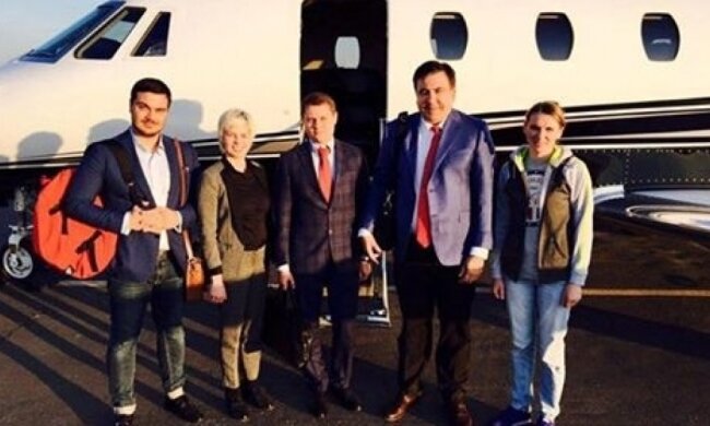 Друзья Януковича платят за перелеты Саакашвили