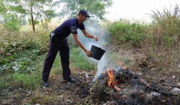 Один день з копами: рятували місто від пожежі та шукали бомбу