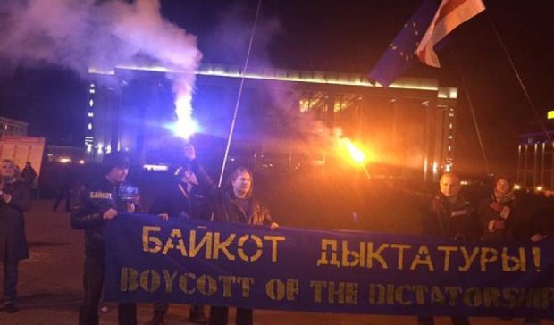 "Живе Білорусь!" та "Слава Україні!" - акція протесту у Мінську (фото, відео)