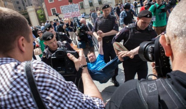 Полиция разогнала гей-парад в Москве