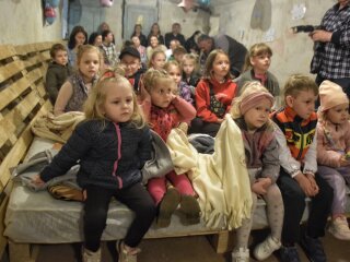 Діти у сховищі / фото