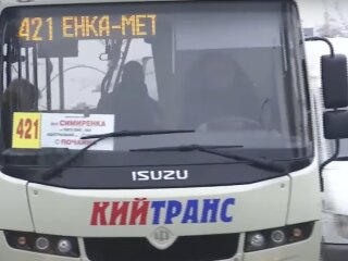 Автобуси в Києві, кадр з відео, зображення ілюстративне: YouTube