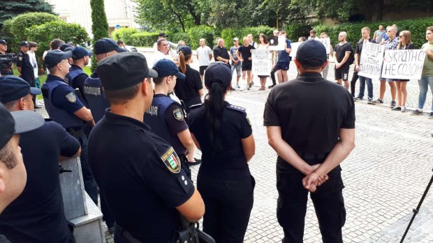 Убивство копами 5-річного Кирила змусило прозріти Україну: "Б'ють лежачих, грабують дітей"