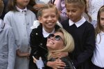 9-летняя дочь Брежневой Сара заметно повзрослела: накладные ресницы, каблуки и армия фанатов