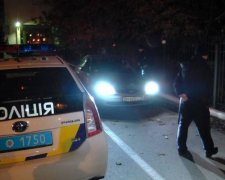 Одеські копи вночі оточили Державтоінспекцію