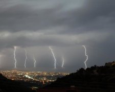 Цар-блискавка: американці показали кадри жахливої стихії