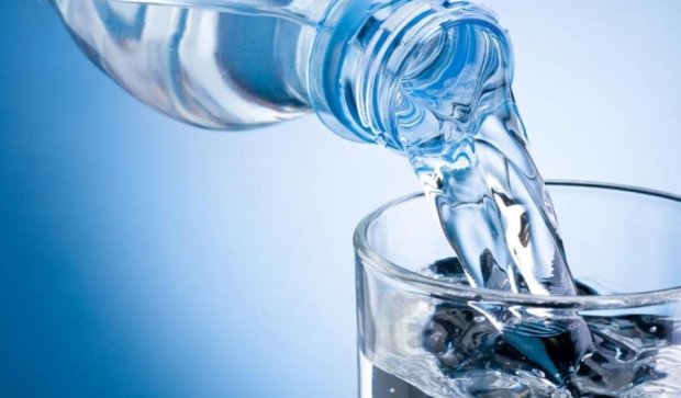 Експерти розповіли, як правильно пити воду під час дієти