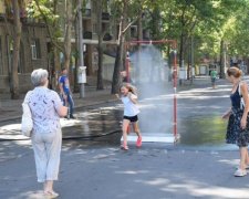 Погода 14 серпня: пекельна стихія змусить українців грати у хованки