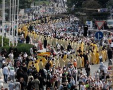 Крестный ход в Киеве: для прихожан везут мировые святыни