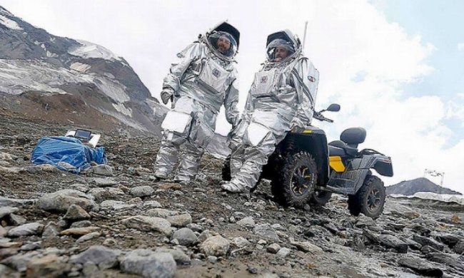 Австрійські вчені в Альпах готуються до польоту на Марс (фото)