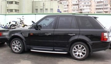 У столиці позашляховик зі зброєю та наркотиками врізався в авто (фото)