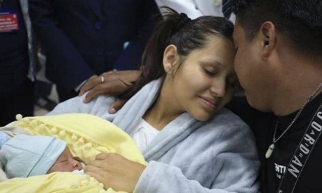 Мама з коханим та малюком / © Jam Press