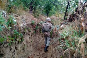 Тиша тільки сниться: Донбас перетворився на вогняну воронку, небо не вберегло українців від куль